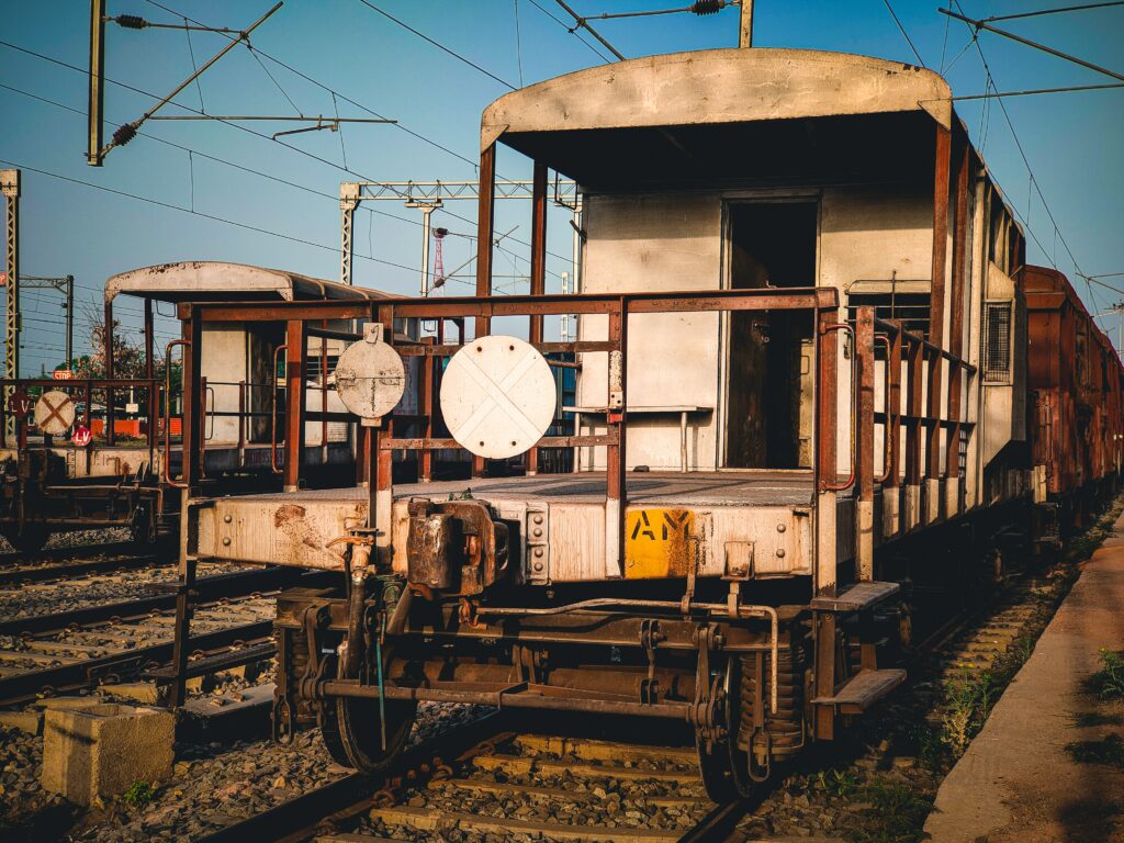 train by dharamveer from pexels