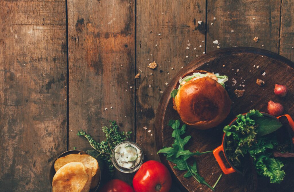 Vegan burger by Ray Piedra from pexels