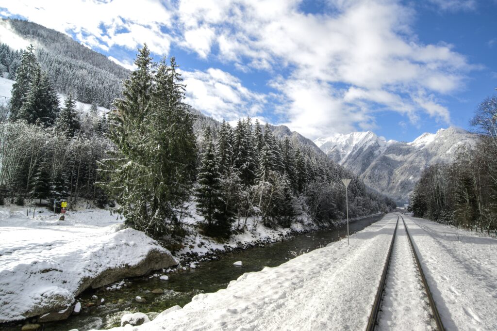 train by skitterphoto from pexels