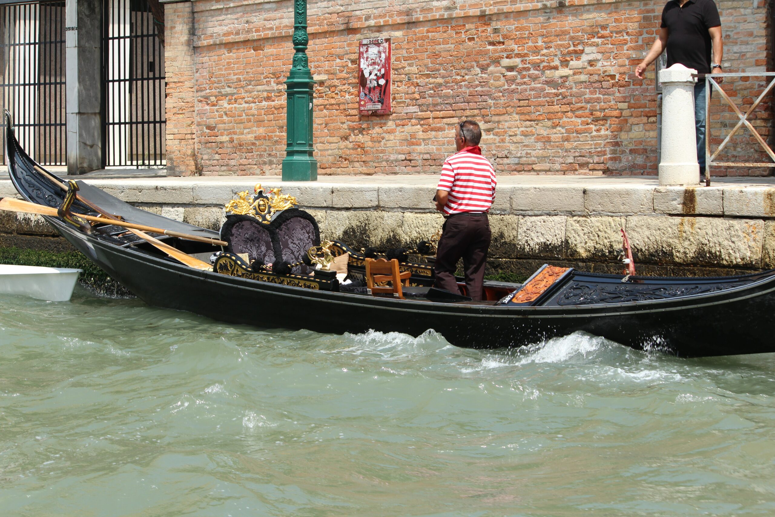 gondola by arunkumar from pexels